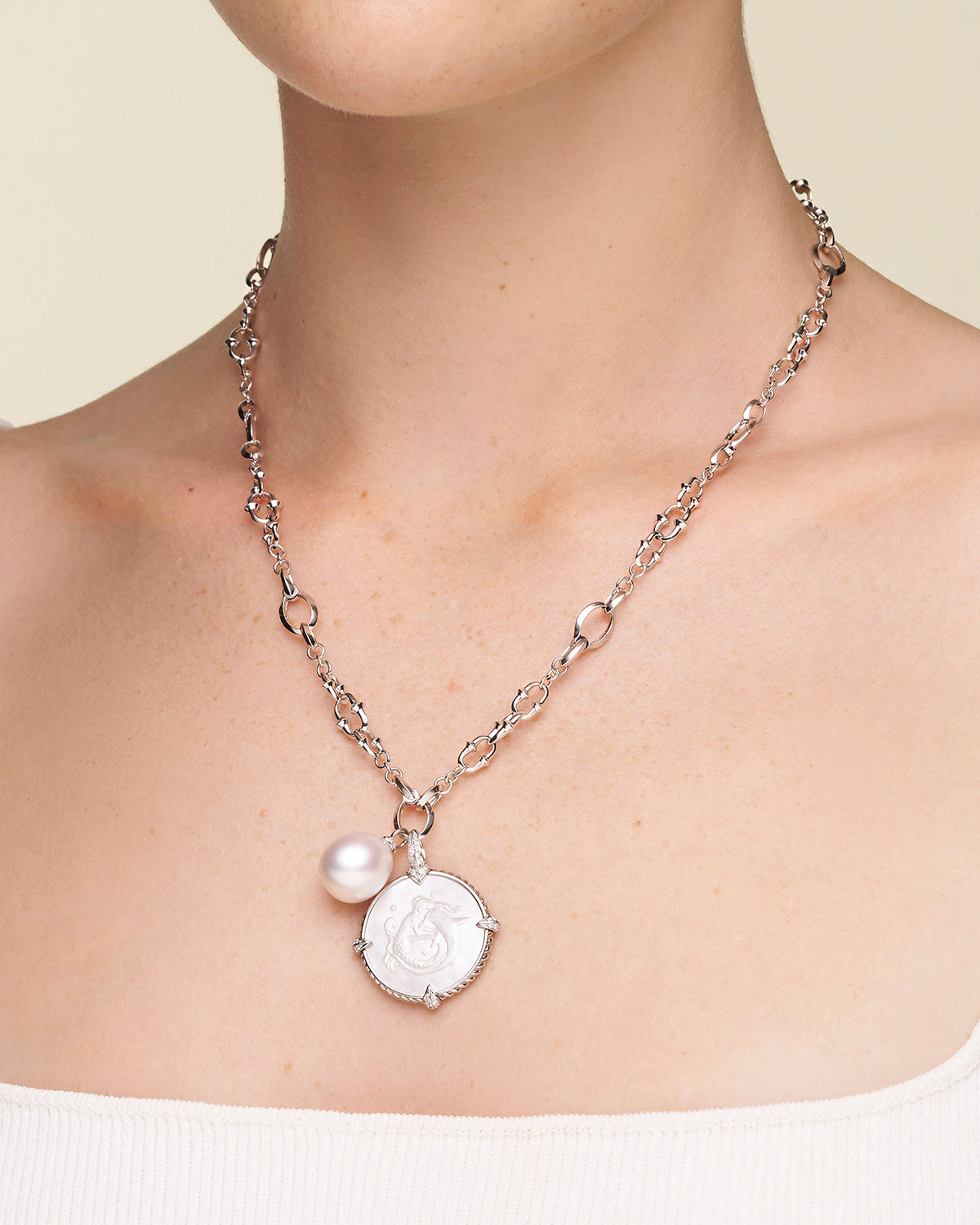 Dive Chain Pearl Charm Necklace On Body DD25N01WPO13 Mermaid Coin Charm On Body D21A07W