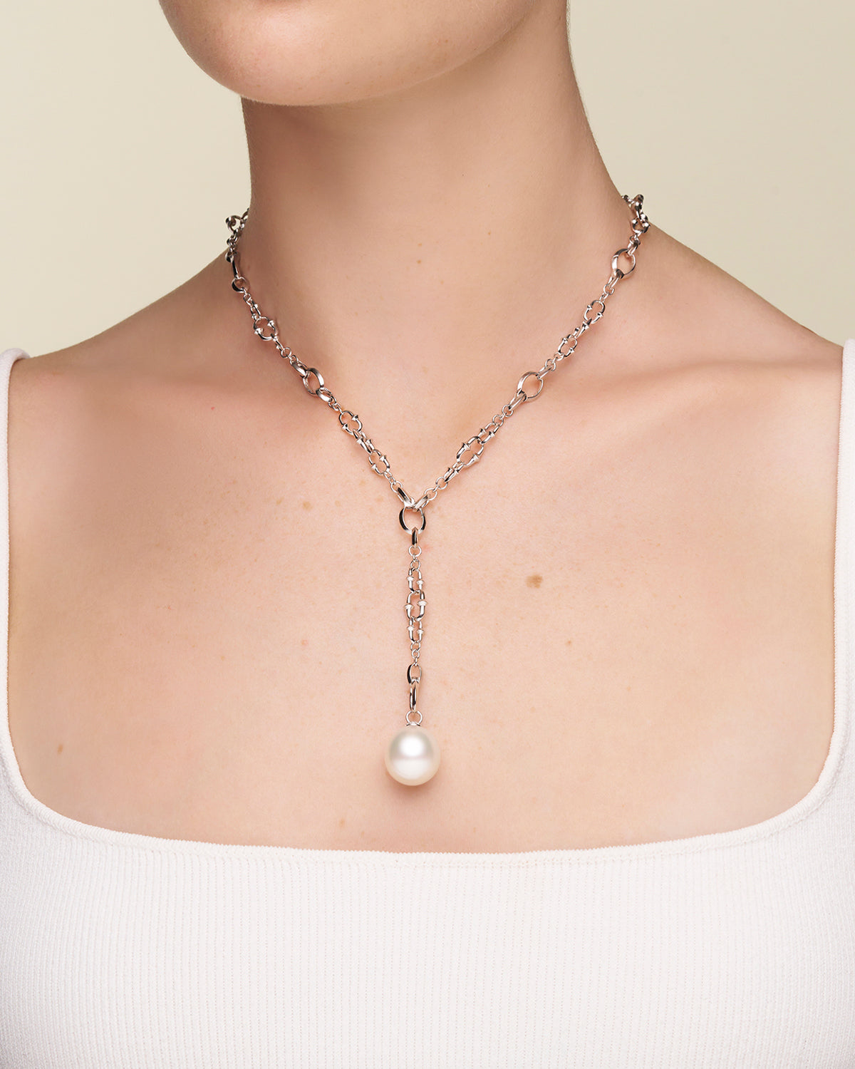 Dive Chain Pearl Charm Necklace On Body DD25N01WPO13