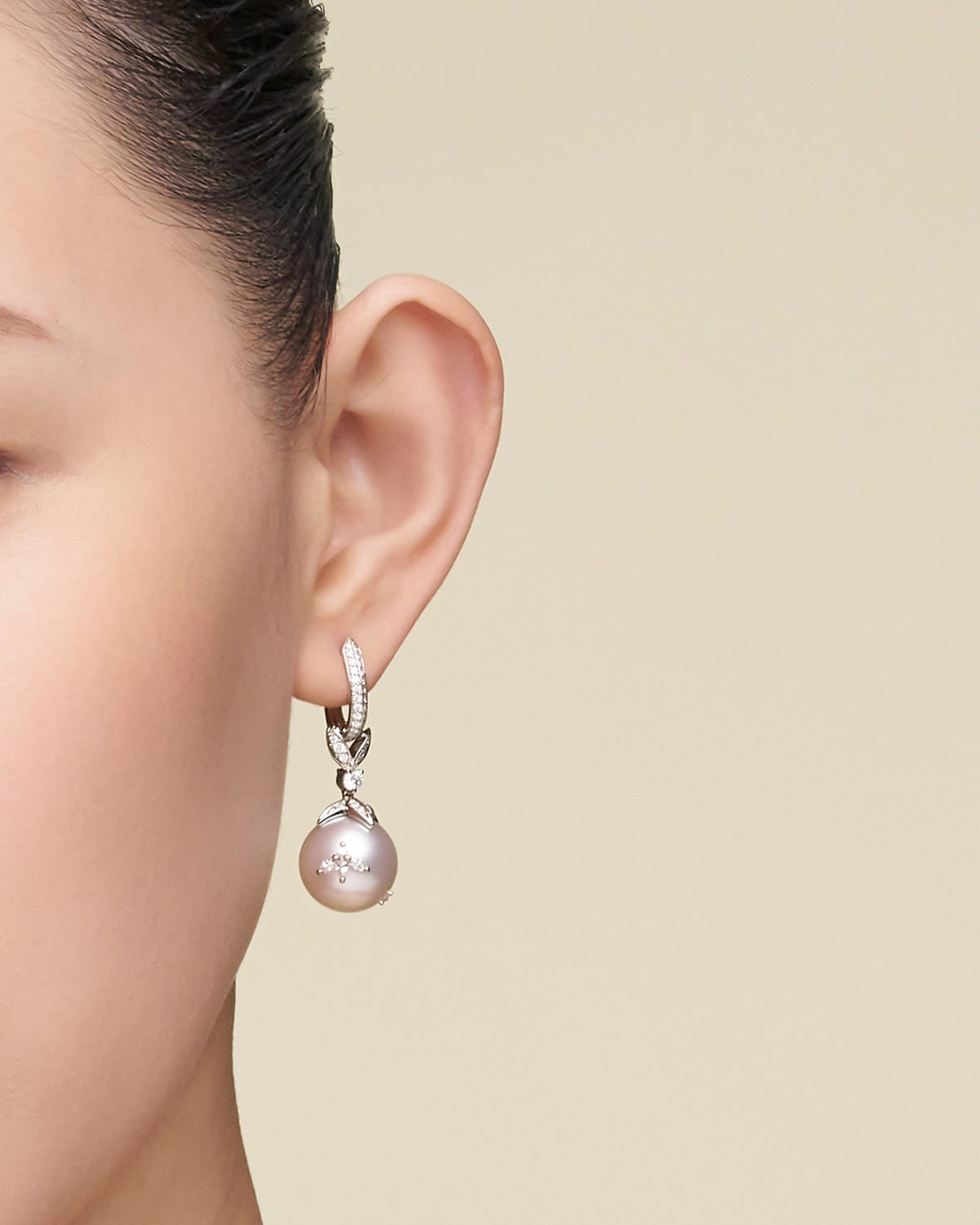 Full Moon Pearl Earrings On Body DF23AE50E01W