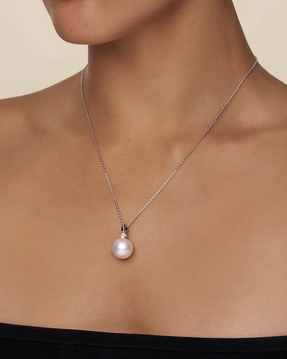 Grace Pearl Pendant 14 Round Pearl Diamond and White Gold on body c00p28wpr14