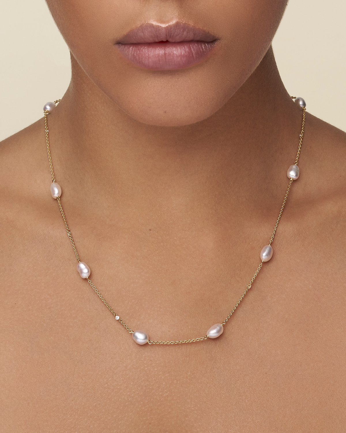 Keshi Pearl Short Chain Necklace 5 Keshi Pearls Diamonds and yellow gold on body x17c11ykq05