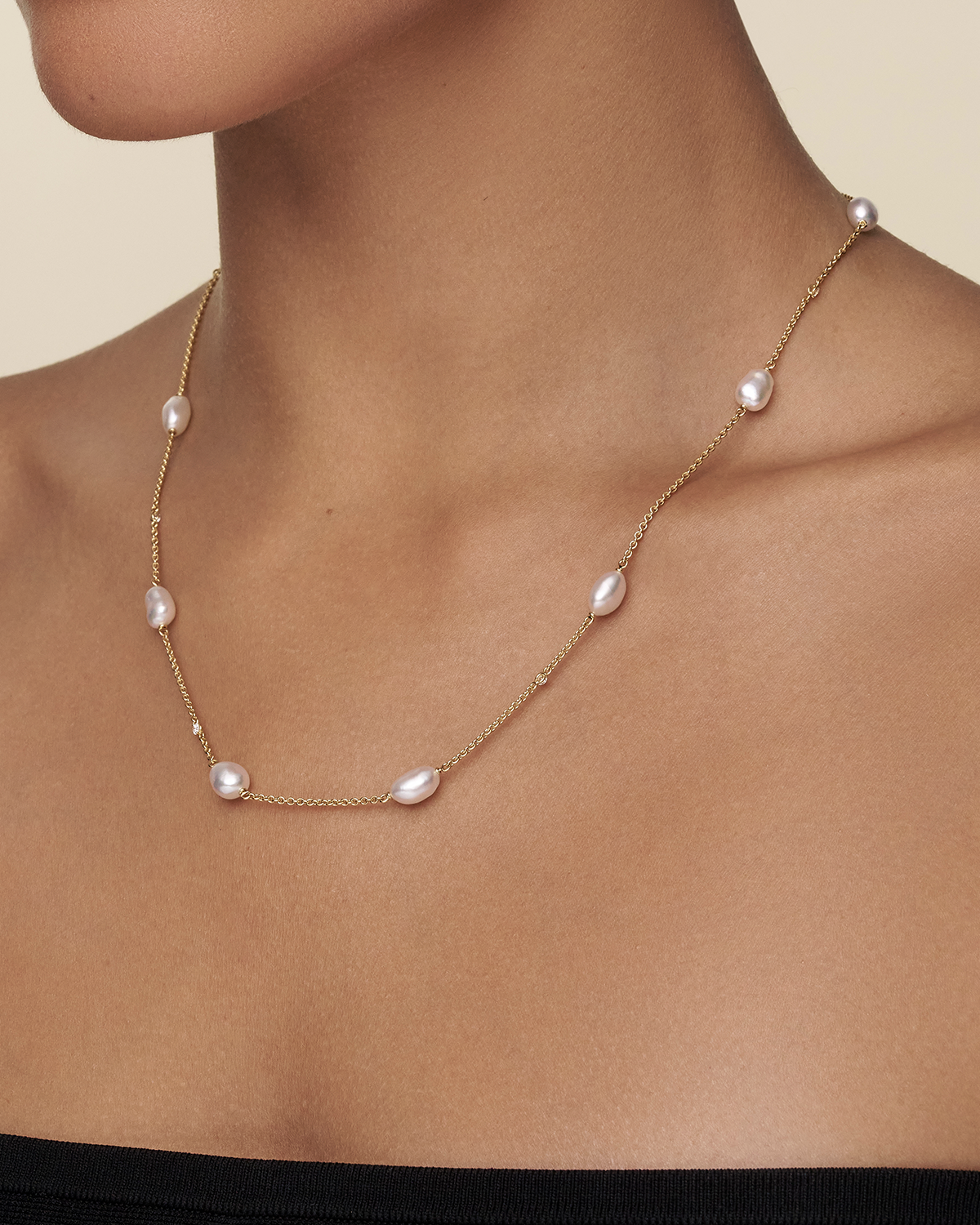 Keshi Pearl Short Chain Necklace 5 Keshi Pearls Diamonds and yellow gold on body x17c11ykq05