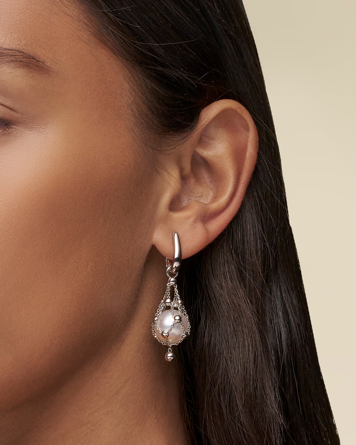 Lavalier Pearl Earrings On Body dh14e20wpb12