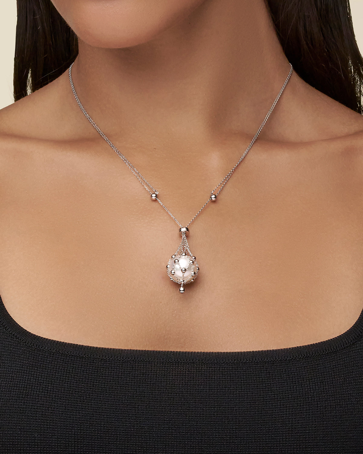 Lavalier Pearl Necklace On Body dh13n01wpb15 SKU H13N01W83 H13Q01PB15