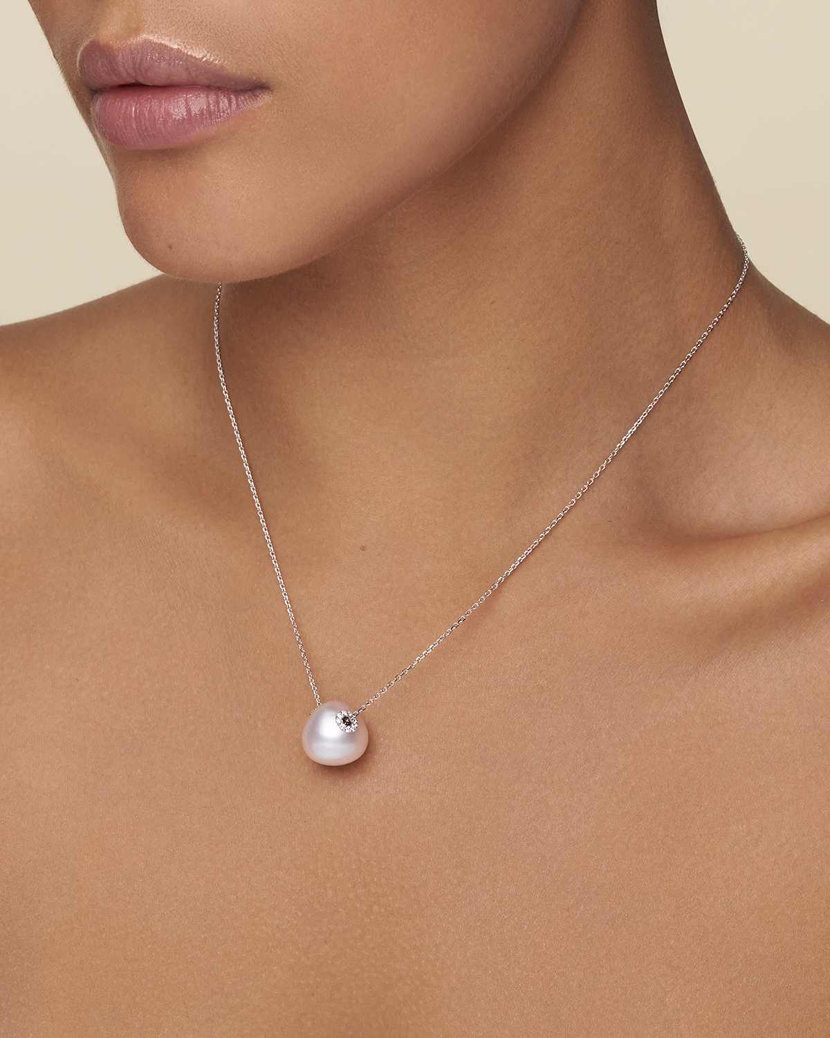 Palais Pearl Necklace 14 Triangle Pearl Diamonds and White Gold On Body c00n14wpt14