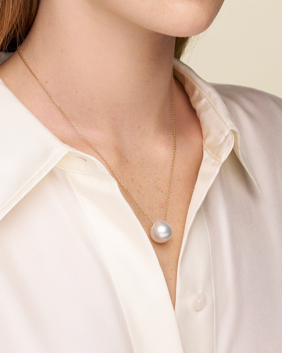 Palais Pearl Necklace On Body C00N14YPT14