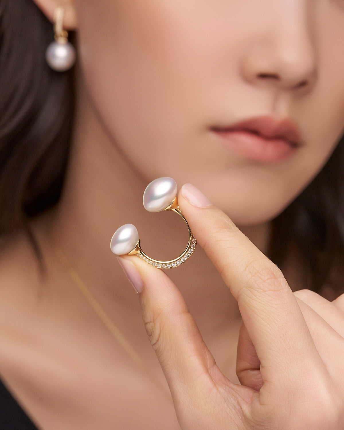 Diamond Double Pearl Split Ring YG On Body dh24r54ypb11 H24R54YPB1152 H24R54YPB1154 H24R54YPB1156