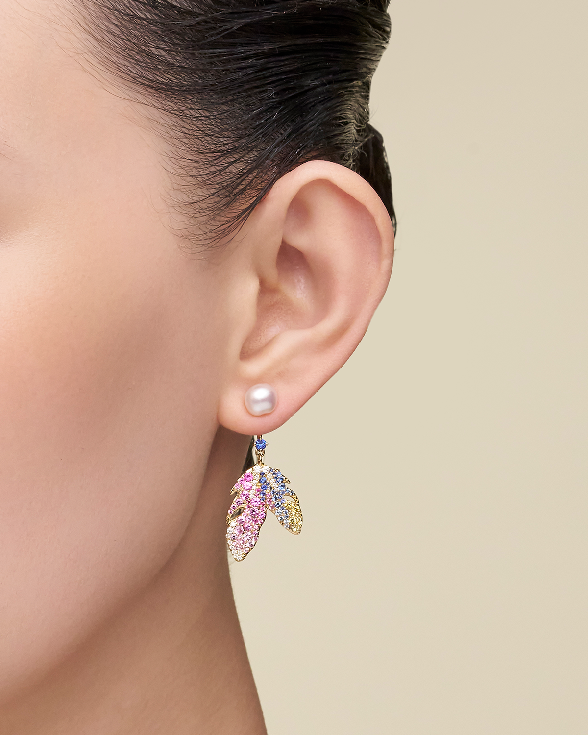 Song Bird Feather and Keshi Stud Earrings On Body DE22AE10YKQ08 SKU E22AE10Y C00E40YKQ08