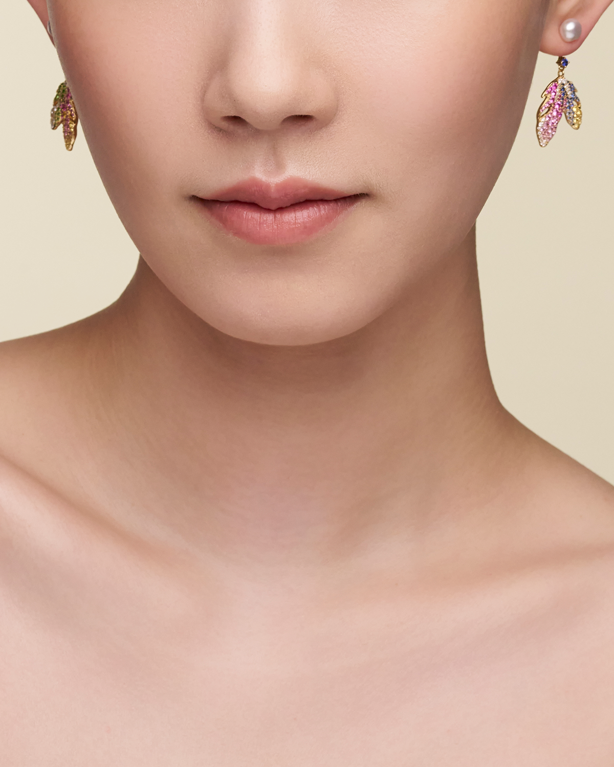 Song Bird Feather and Keshi Stud Earrings On Body DE22AE10YKQ08 SKU E22AE10Y C00E40YKQ08