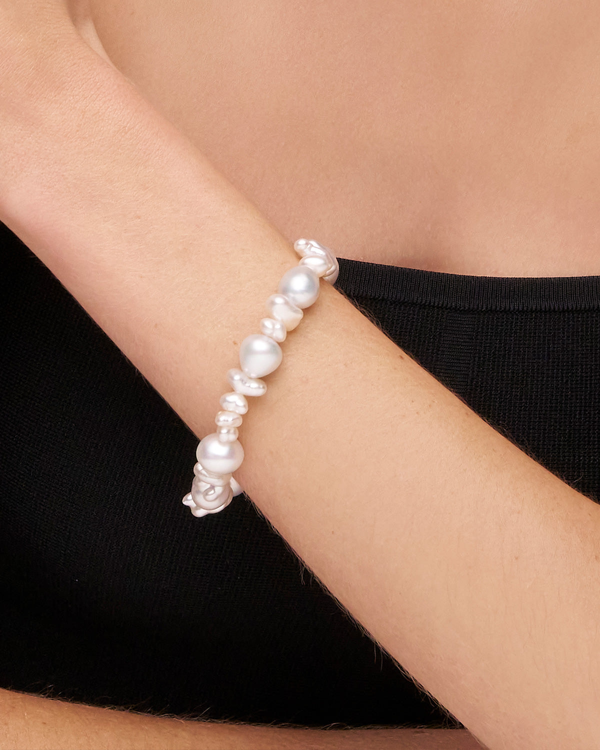 Wild Pearl Strand Bracelet On Body sbe22mix02