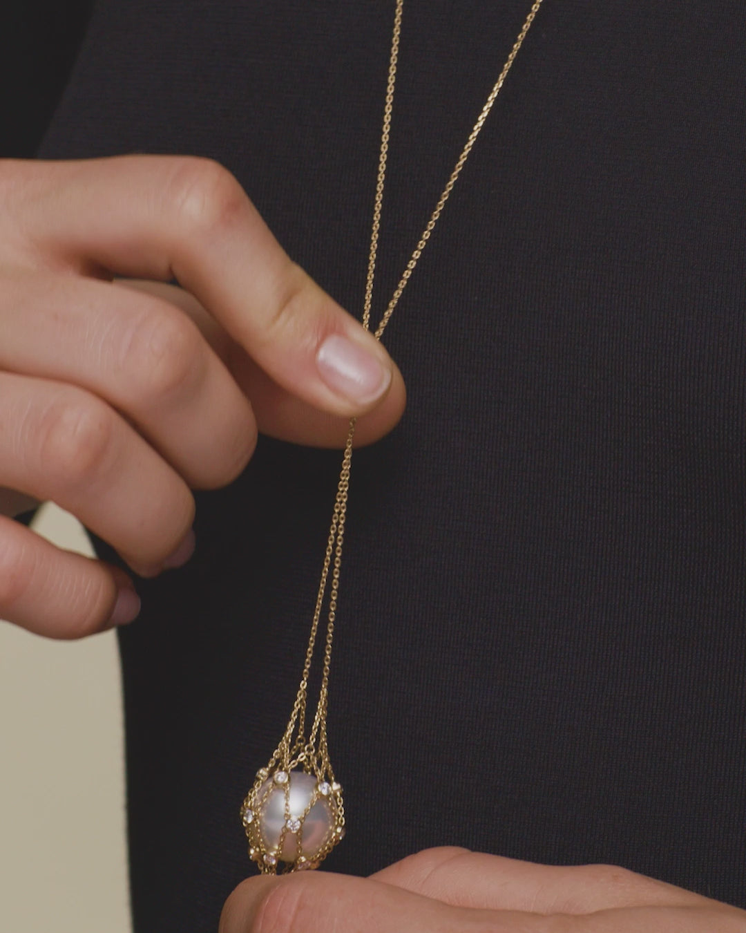 Paspaley Diamond Lavalier 15mm Pearl Necklace Yellow Gold on Body DH13N01YPB15 DH17N17YPR15 H17N17Y83
