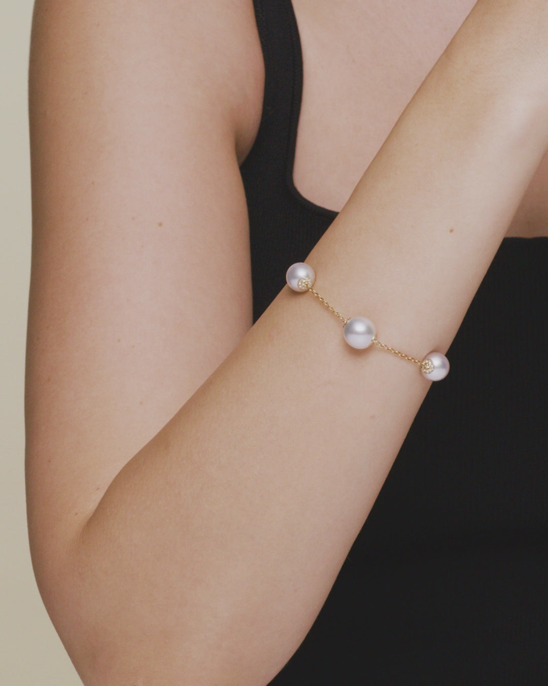 Paspaley Diamond Touchstone Pearl Bracelet On Body v19b10ypo12
