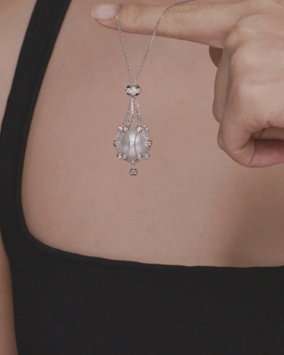 Paspaley Diamond Lavalier Pearl Necklace On Body dh17n17wpb14 SKU H17N17W83 H13Q01PB14