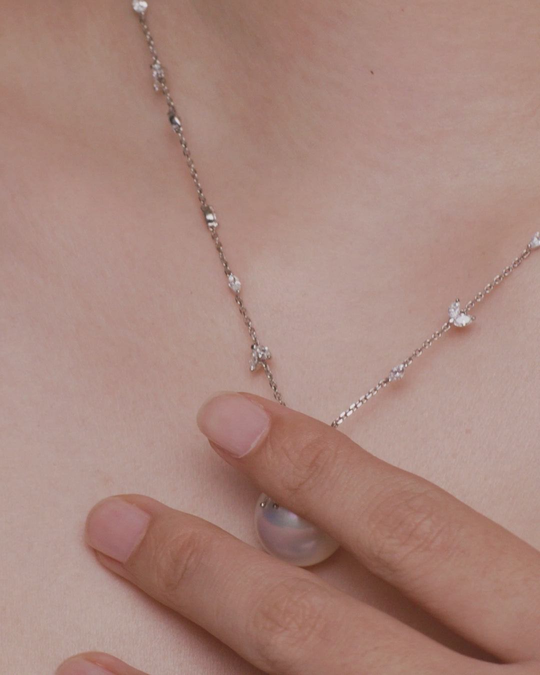 Paspaley Full Moon Pearl Necklace On Body F23N50WPR15