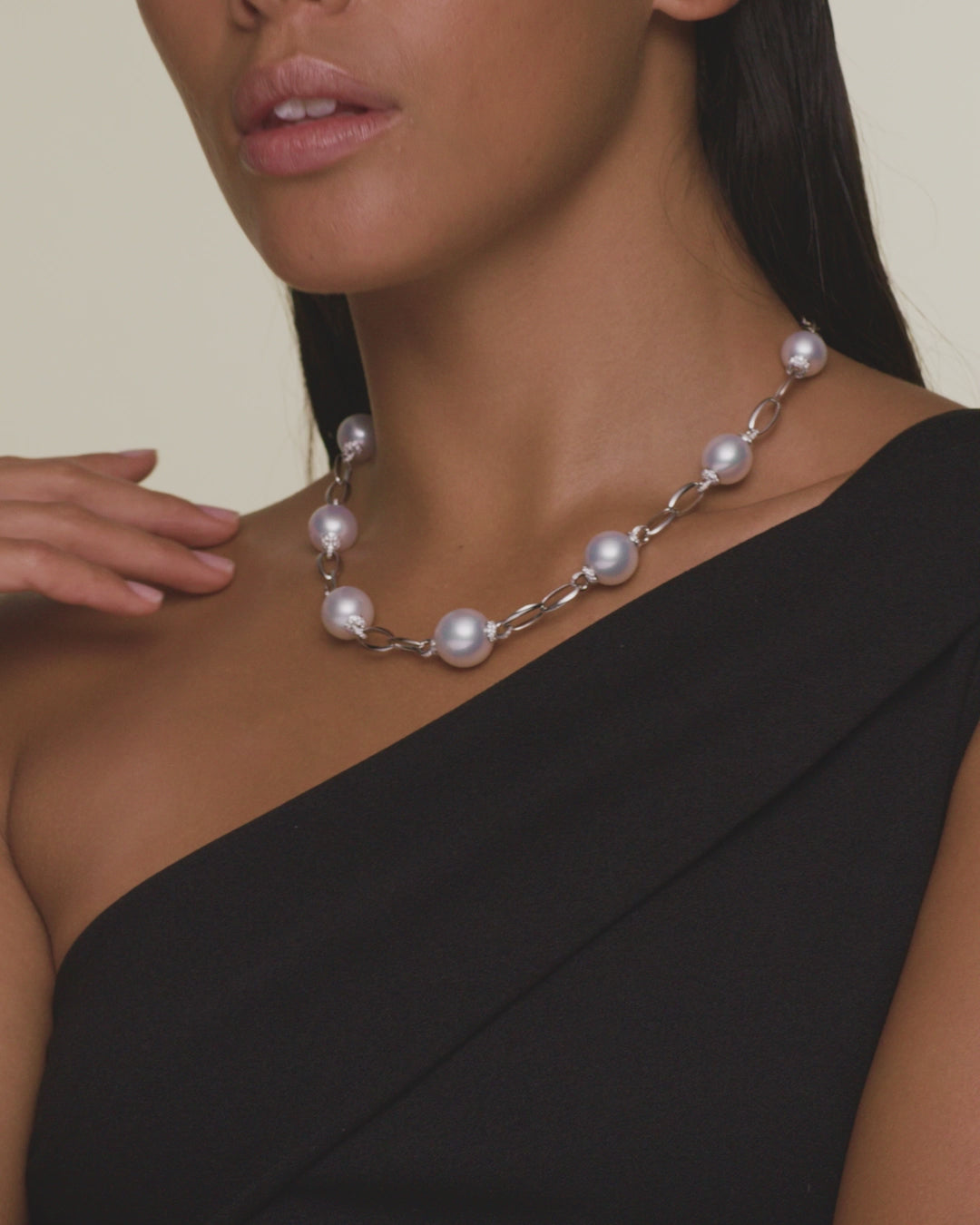 Diamond-Keel-Edge-Pearl-Necklace-On-Body-R11N14WPO12