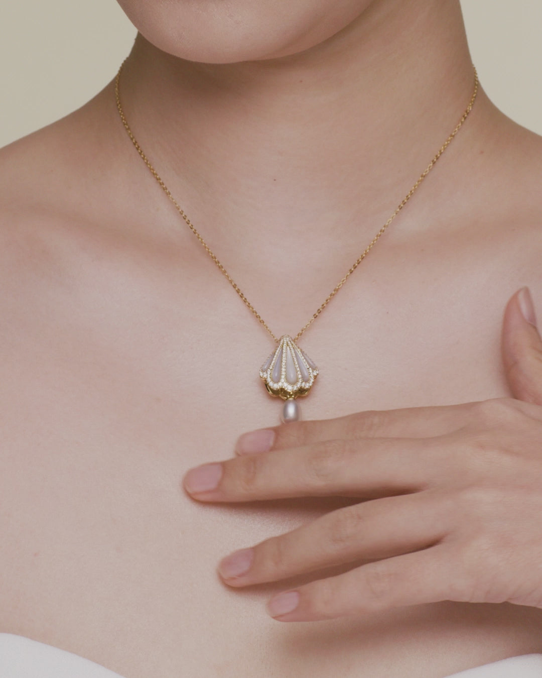 Paspaley Clam Shell Diamond Pearl Pendant On Body X17P11YKQ06