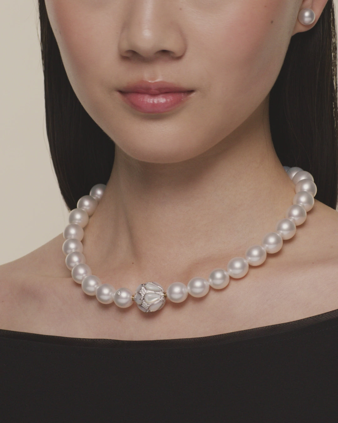 Paspaley Maxima Clasp with Mother of Pearl, Diamonds & White Gold Clasp 
