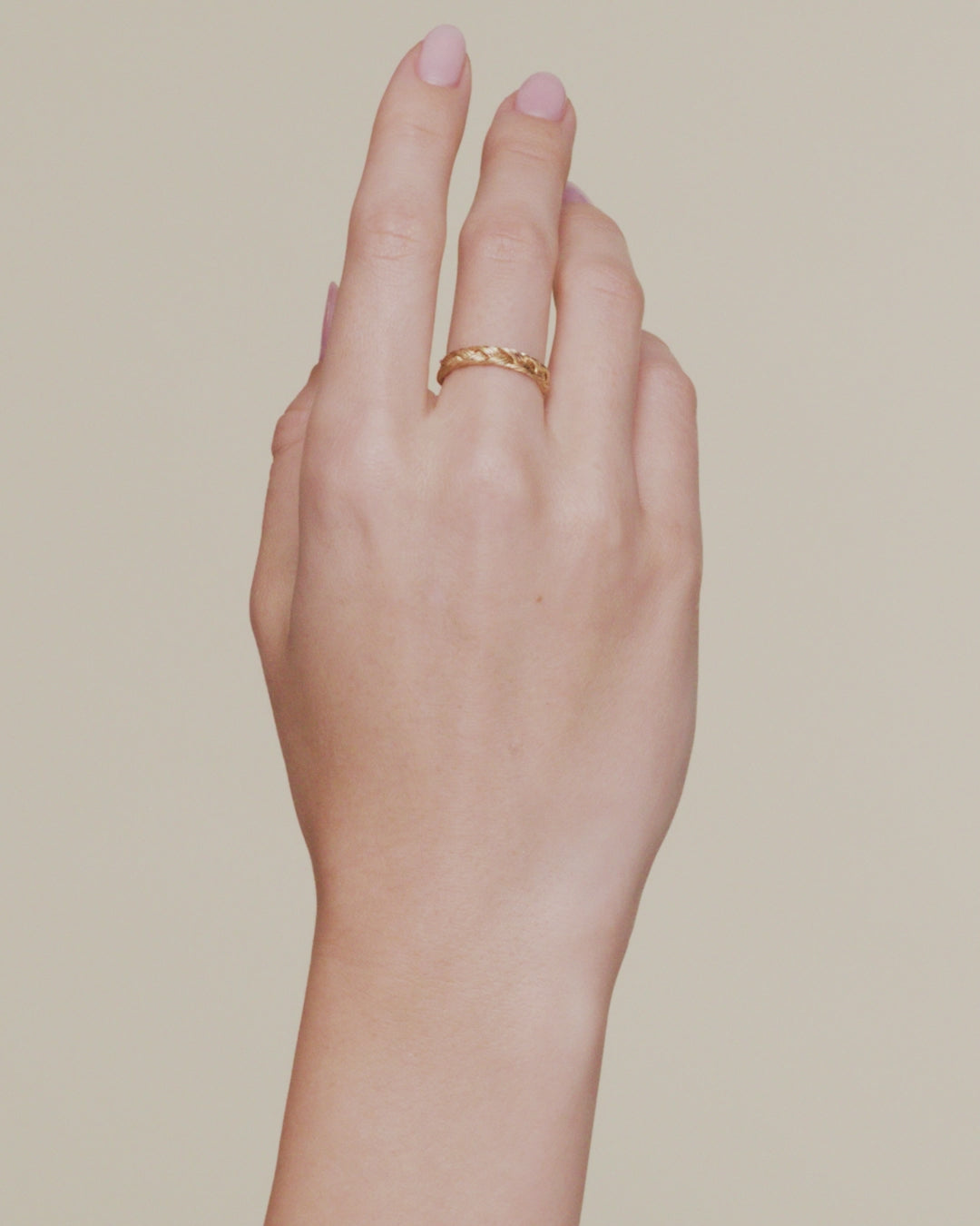 Paspaley Pandanus Weave Ring Yellow Gold On Body de22r41y