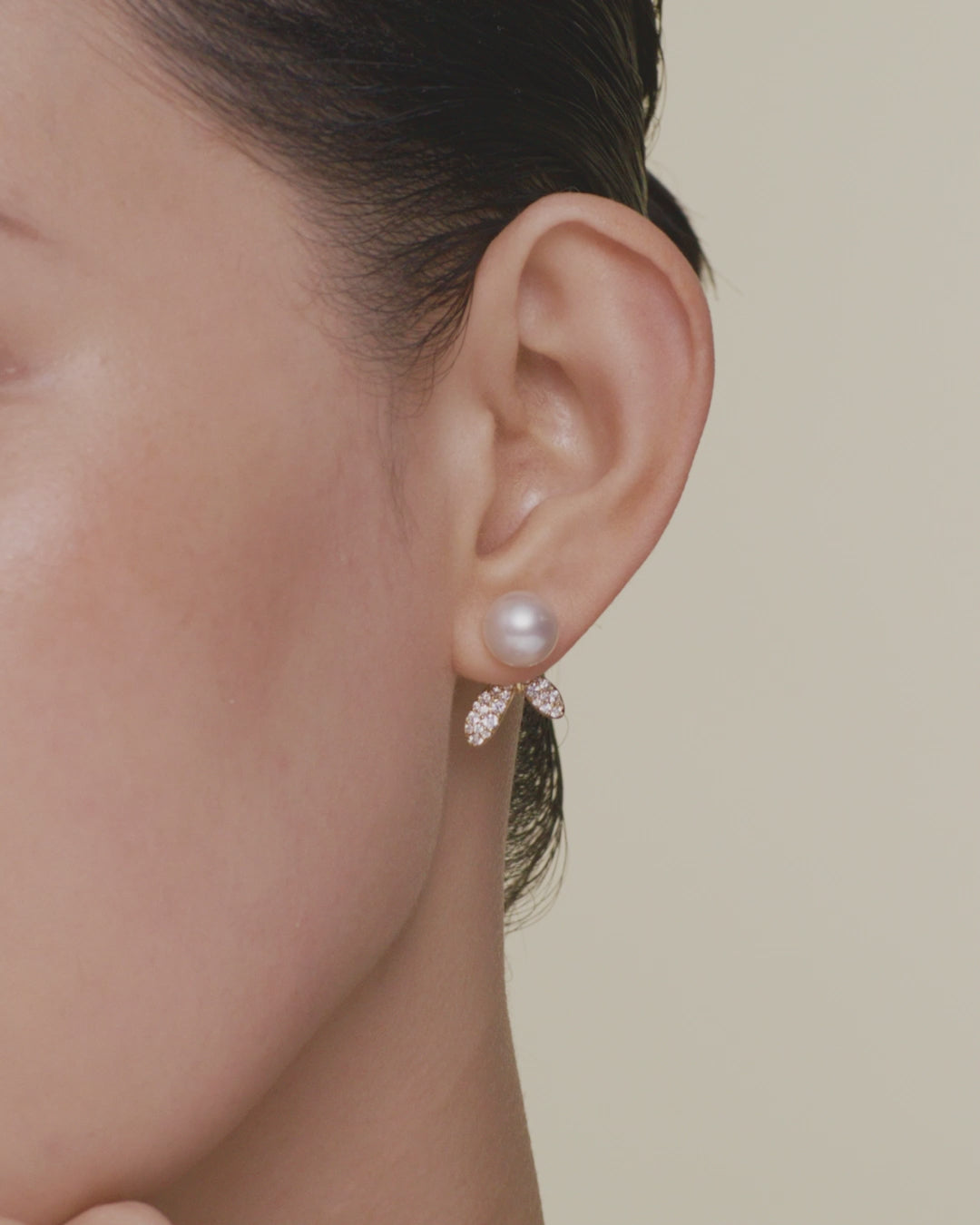 Paspaley Wildflower Petal Stud Earrings On Body dy18aeyykq08 SKU Y18AE01YL Y18AE01YR C00E40YKQ08