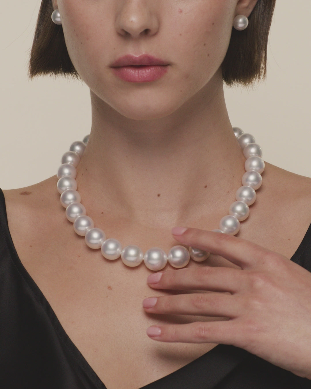 Paspaley Super Strand round pearl necklace featuring 15–17mm South Sea pearls, luxury statement pearl jewellery.